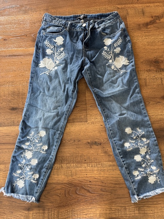 refuge Denim - refuge Blue Denim Ankle Jeans with White Floral Embroidery